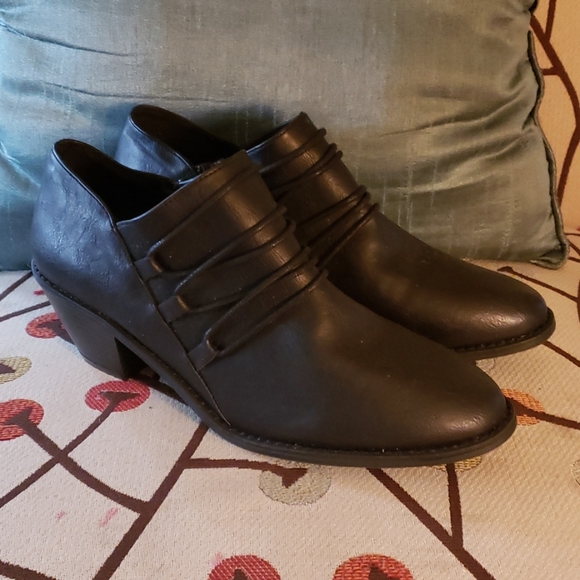 rocket dog black booties